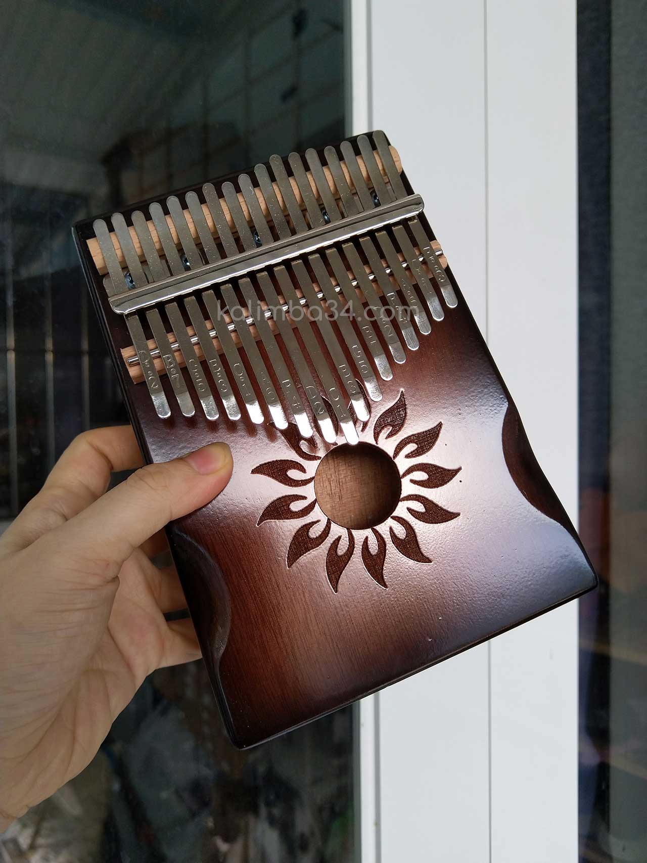 Đàn Kalimba 17 phím Hoa Mặt Trời Màu Nâu gỗ manhogany cao cấp 02