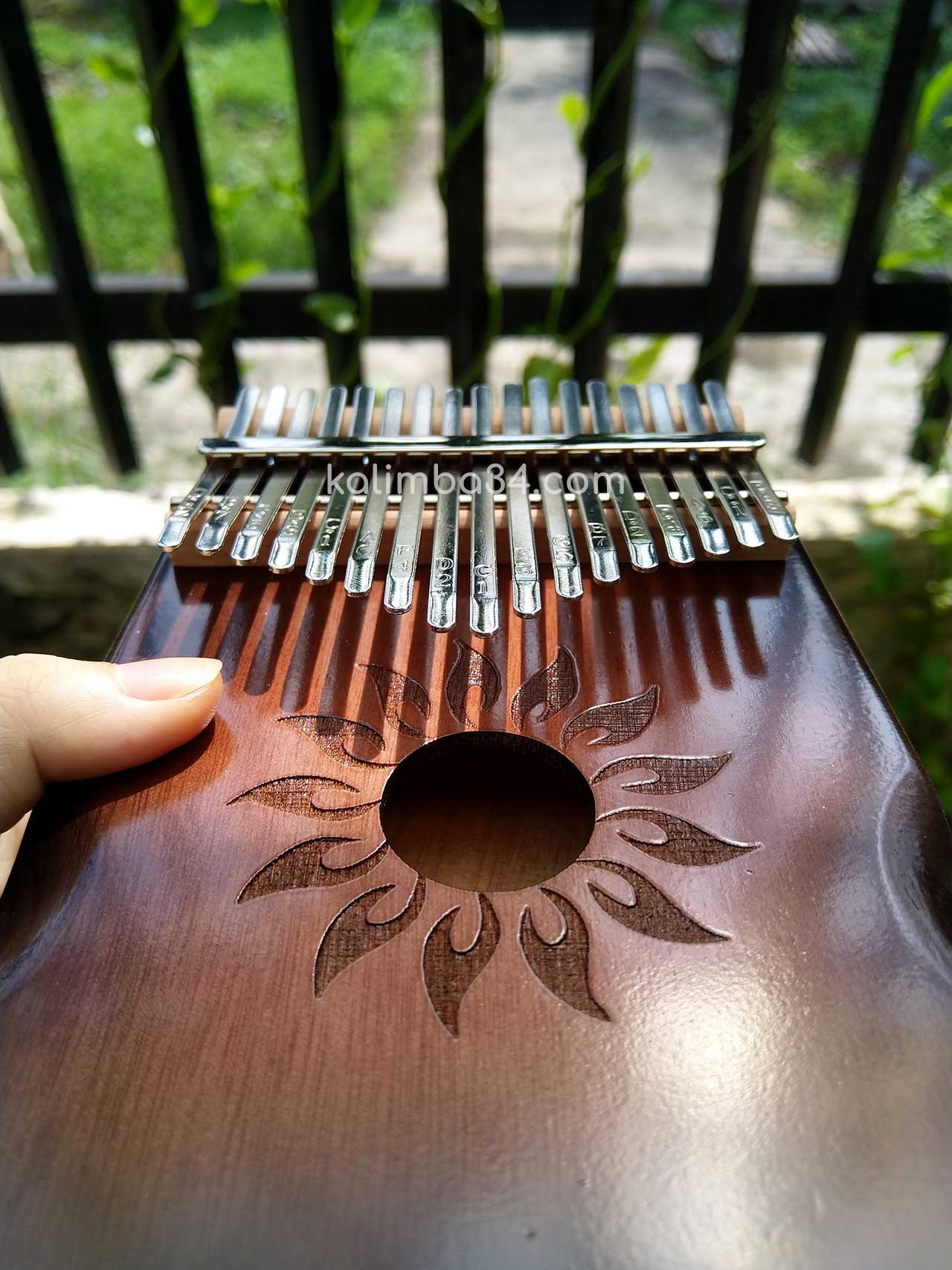 Đàn Kalimba 17 phím Hoa Mặt Trời Màu Nâu gỗ manhogany cao cấp 06