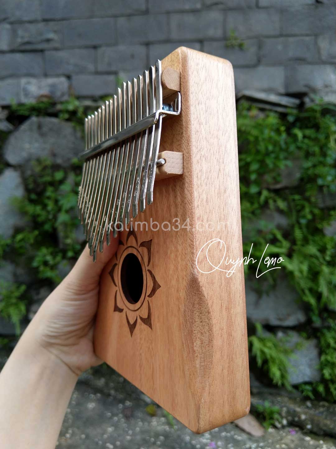 Đàn Kalimba 17 phím Hoa Sen gỗ manhogany cao cấp 04