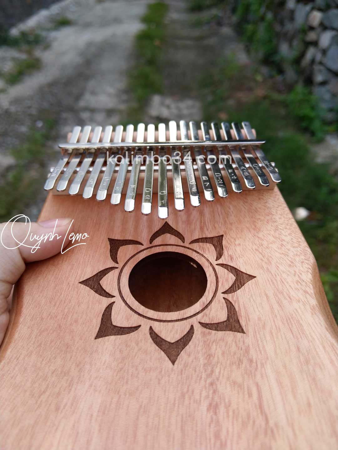 Đàn Kalimba 17 phím Hoa Sen gỗ manhogany cao cấp 06