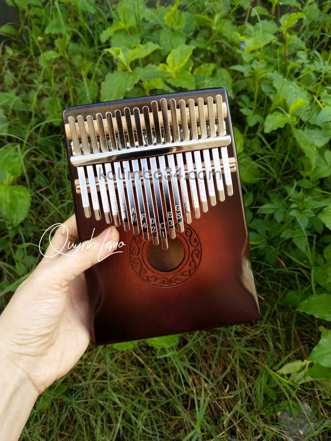 Đàn Kalimba 17 phím Hoa Văn Hình Tròn gỗ manhogany cao cấp 02