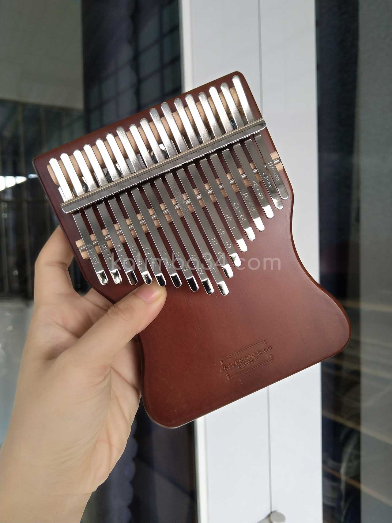 Đàn Kalimba 17 phím gỗ Manhogany dáng khuyết 02
