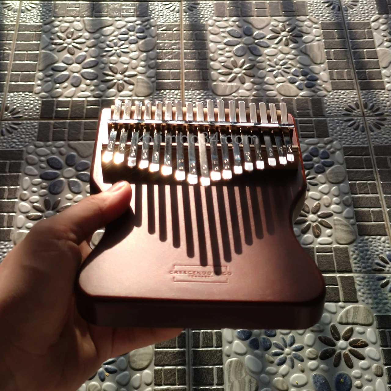 Đàn Kalimba 17 phím gỗ Manhogany dáng khuyết 04