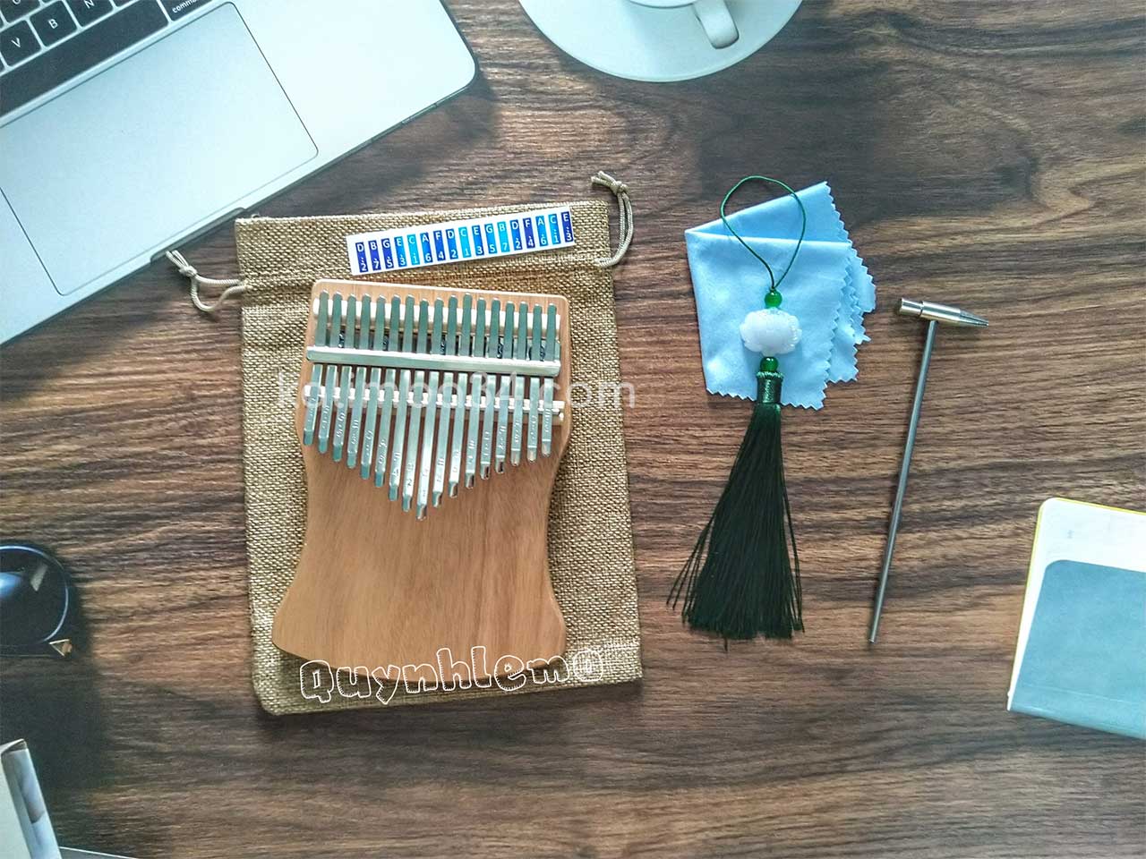 Đàn Kalimba 17 phím gỗ Manhogany dáng khuyết 02