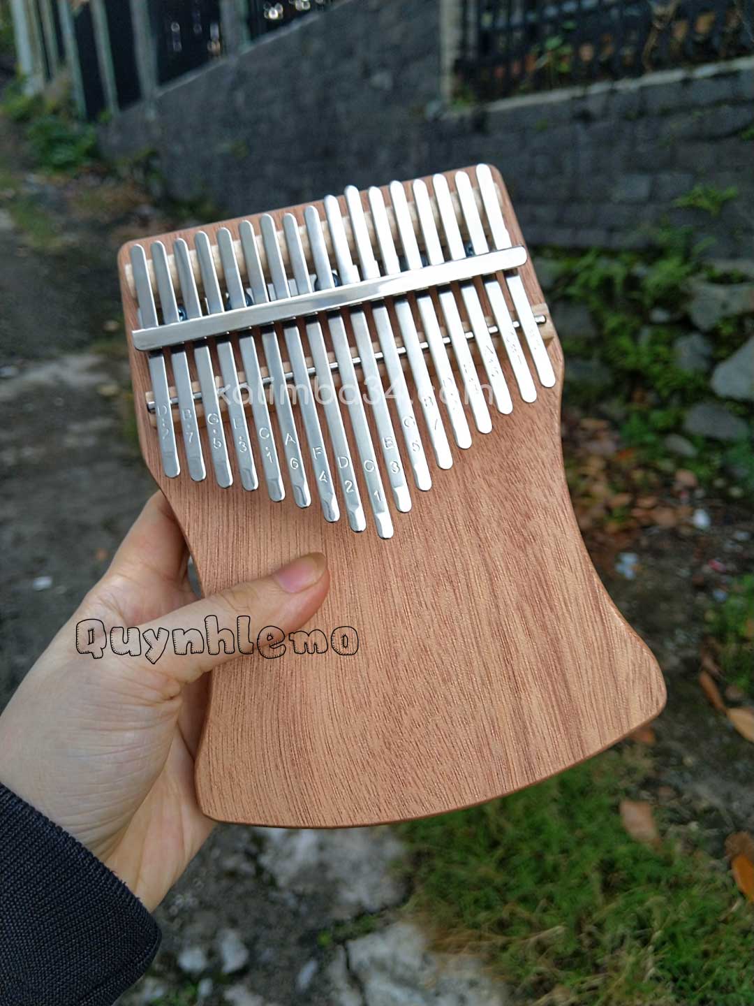 Đàn Kalimba 17 Eo Thon Vàng Nhạt 02